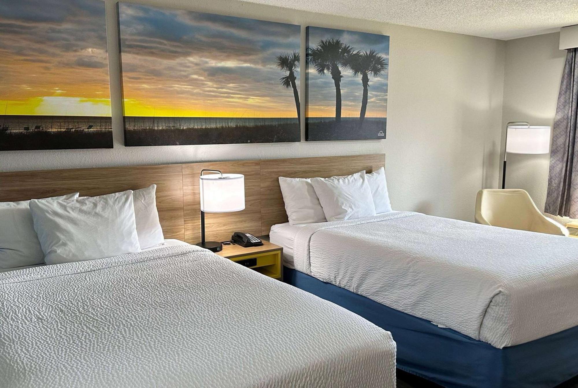 Days Inn By Wyndham Columbia Ne Fort Jackson Esterno foto