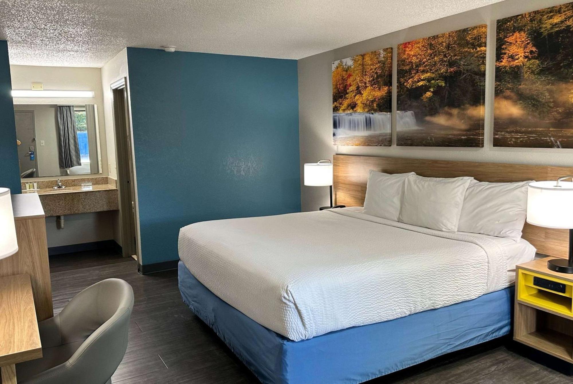Days Inn By Wyndham Columbia Ne Fort Jackson Esterno foto